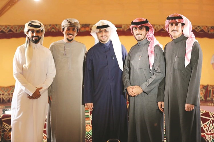 الوقيان يتوسط الشاعر حمد بن عيد والشاعر أحمد المشافر والشاعر والإعلامي مازن الهدابي والشاعر ناصر الوبير﻿