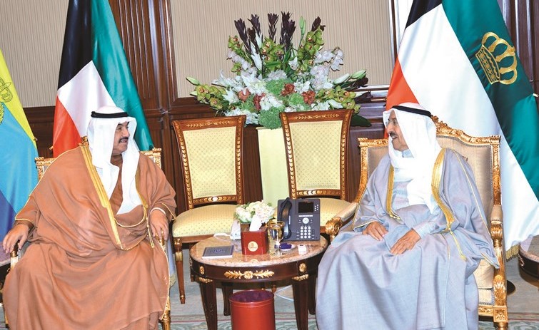 صاحب السمو الأمير الشيخ صباح الأحمد مستقبلا سمو الشيخ ناصر المحمد﻿