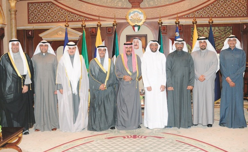 سمو ولي العهد الشيخ نواف الأحمد مستقبلا رئيس وأعضاء مجلس إدارة النادي العلمي ﻿