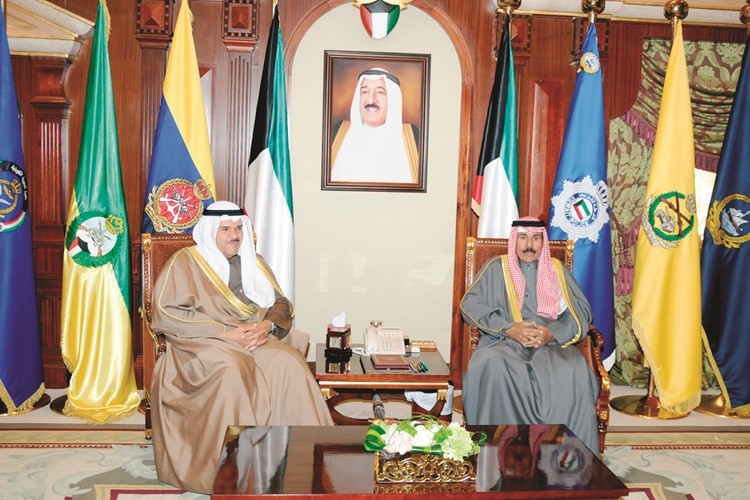 سمو ولي العهد الشيخ نواف الأحمد مستقبلا الشيخ سلمان الحمود ﻿