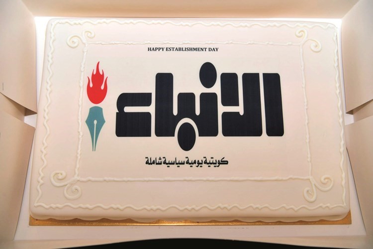 كيكة لـ الأنباء في عيدها من أسرة شيراتون الكويت﻿