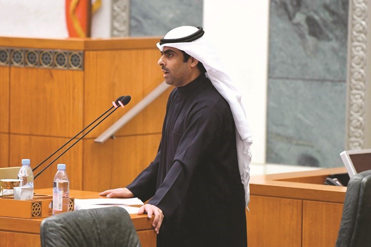 رياض العدساني متحدثا﻿