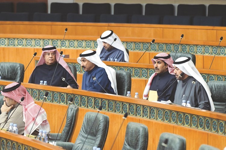 علي الدقباسي وفراج العربيد وسعد الخنفور ومبارك الحريص وثامر السويط﻿