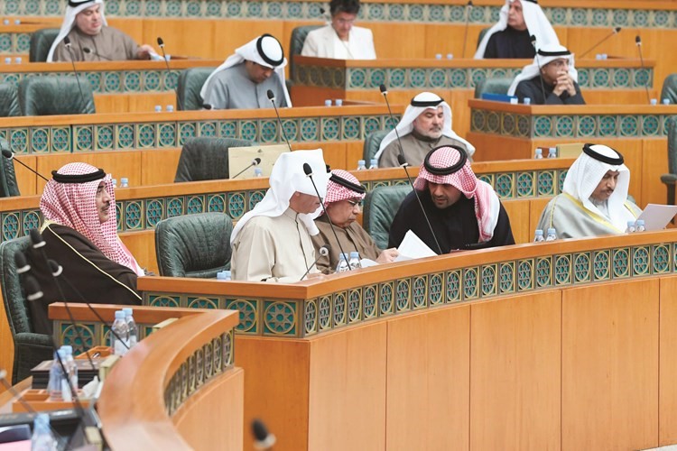 سمو رئيس الوزراء الشيخ جابر المبارك والشيخ صباح الخالد والشيخ خالد الجراح وأنس الصالح وم.عادل الخرافي﻿