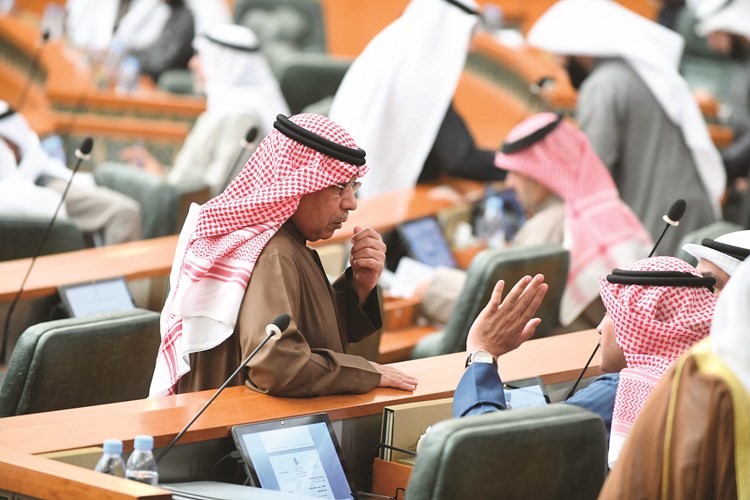 الشيخ خالد الجراح وعسكر العنزي﻿