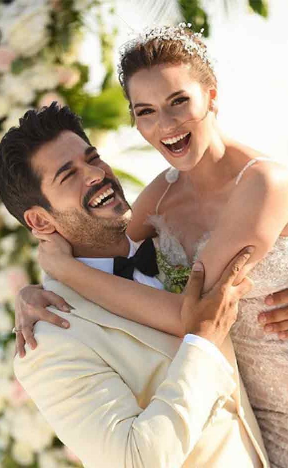 هذا الممثل التركي هو رجل العام 2017.. كان حديث الناس على الشبكات الاجتماعية، وتابعوا تفاصيل حياته خطوة بخطوة