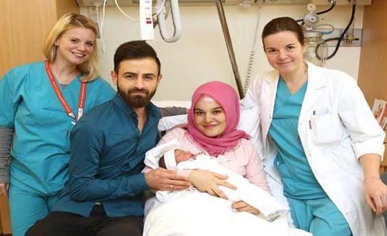 رئيس النمسا يتدخل لإيقاف حملة عنصرية بحق رضيعة مسلمة