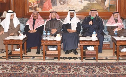 الشيخ فيصل السعود ومشاري العنجري وفهد المعجل وم.أحمد الحصان ومحمد المعجل وصلاح العتيقي خلال اللقاء	(ريليش كومار) ﻿
