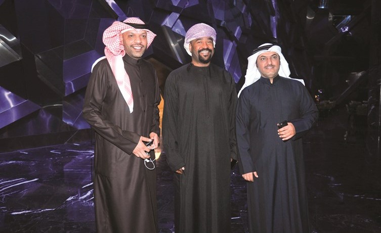 حمد المانع وماجد المخيني ومساعد البلوشي		(زين علام)﻿