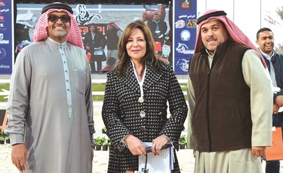 لمى عبدالعال تتوسط الخميس والدرويش﻿