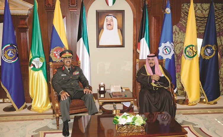 سمو ولي العهد الشيخ نواف الأحمد مستقبلا الفريق ركن محمد الخضر ﻿
