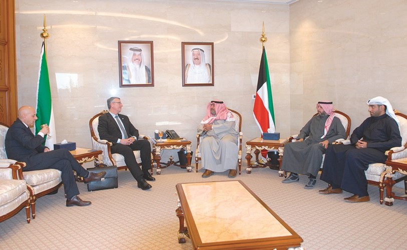 الشيخ ثامر العلي خلال اللقاء مع عميد كلية دفاع ناتو العميد المتقاعد فرانكيشيك ميجانيك ﻿