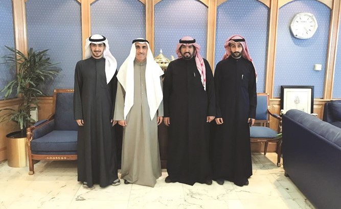 د.حسين الأنصاري متوسطا وفد الهيئة الإدارية لاتحاد أميركا﻿