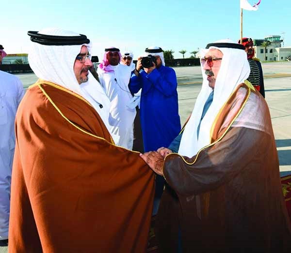 صاحب السمو الملكي ولي العهد الأمير سلمان بن حمد آل خليفة لدى استقباله الشيخ ناصر صباح الأحمد﻿
