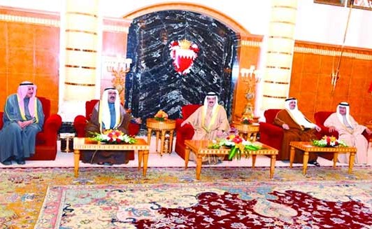 صاحب الجلالة الملك حمد بن عيسى آل خليفة لدى استقباله الشيخ ناصر صباح الأحمد ﻿