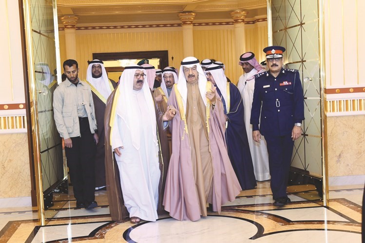 صاحب السمو الملكي الأمير خليفة بن سلمان مستقبلا الشيخ ناصر صباح الأحمد﻿