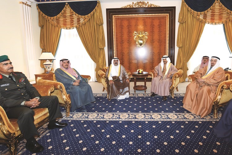 جانب من استقبال صاحب السمو الملكي الأمير خليفة بن سلمان للشيخ ناصر صباح الأحمد والوفد المرافق﻿