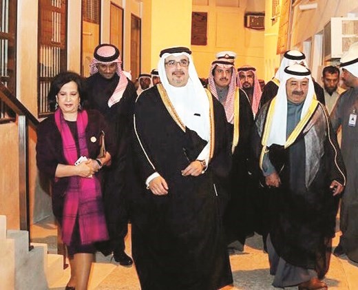 صاحب السمو الملكي الأمير سلمان بن حمد والشيخ ناصر صباح الأحمد خلال جولة بالمركز ﻿