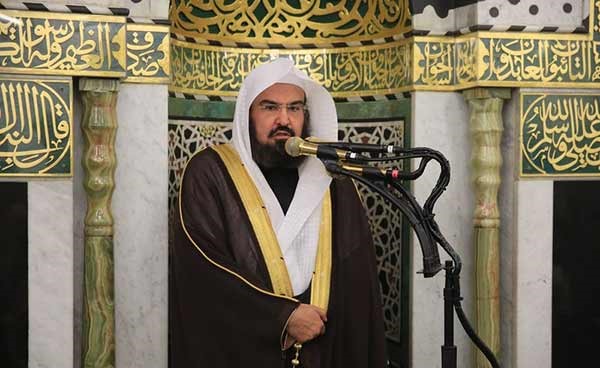 بالفيديو.. «‏‏السديس»‬⁩ يؤم المصلين في محراب رسول الله