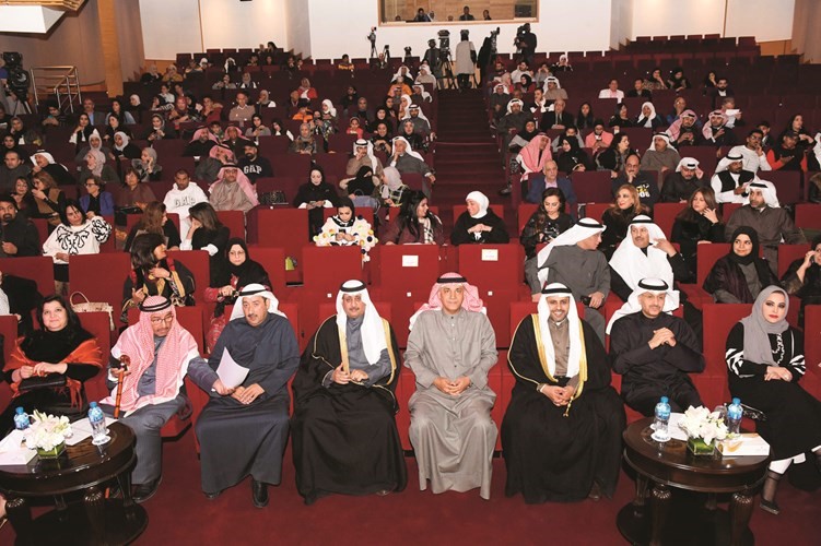 الوزير محمد الجبري والوكيل طارق المزرم والأمين العام م.علي اليوحة ود.بدر الدويش ومحمد العسعوسي﻿