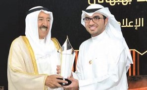 صاحب السمو الأمير الشيخ صباح الأحمد مكرما علي بهبهاني﻿