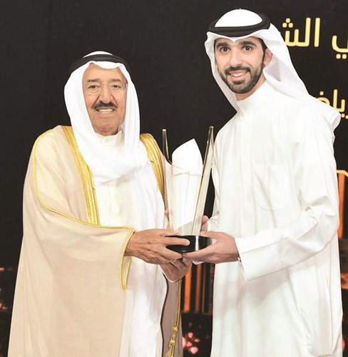  وسموه يكرم عبدالعزيز الشطي﻿