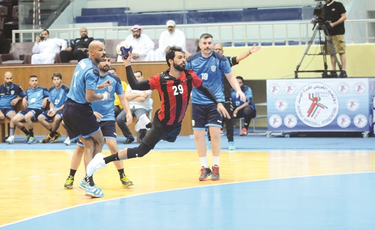 لاعب خيطان علي اشكناني امام السالمية ﻿