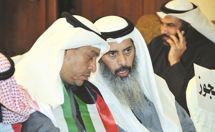 نايف المرداس ود.حمد المطر خلال الندوة﻿