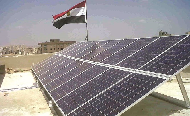 102 مليون دولار لمصر لإنشاء أكبر مجمع طاقة شمسية بالعالم