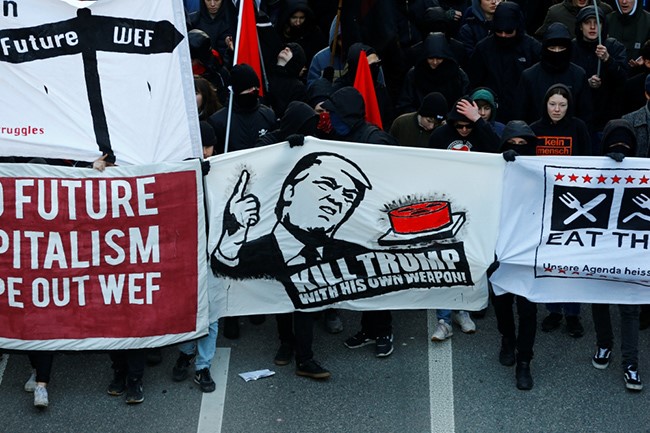 مظاهرات في سويسرا رافضة لمشاركة ترامب في المنتدى الاقتصادي العالمي