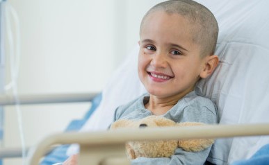 نسمع عن العلاج الكيميائي والإشعاعي والاستئصال.. ورغم ذلك لا يوجد علاج نهائي للسرطان حتى الآن.. ما السبب؟