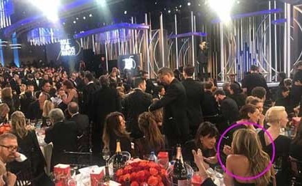 شاهد كيف تجاهلت أنجلينا جولي زوجة براد بيت السابقة لحظة إعلانها إحدى الجوائز