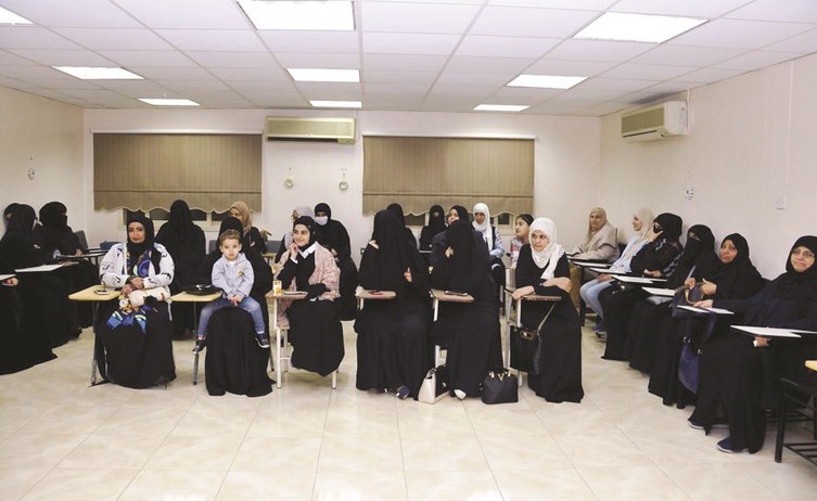 جمع من الدارسات المكرمات﻿