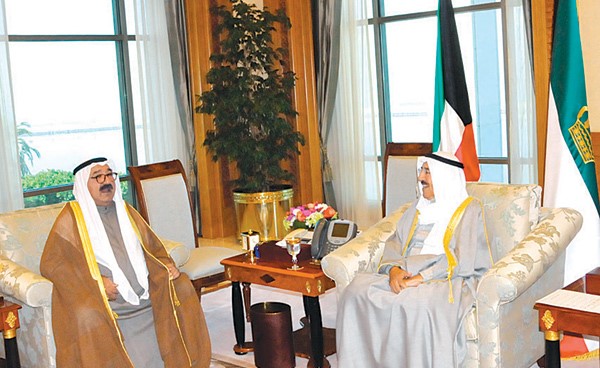 صاحب السمو الأمير الشيخ صباح الأحمد لدى استقباله النائب الأول لرئيس الوزراء ووزير الدفاع الشيخ ناصر صباح الأحمد