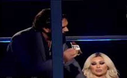 بالفيديو.. زوج فنانة لبنانية يقتحم استوديو على الهواء ويهدد بقتل المذيع !