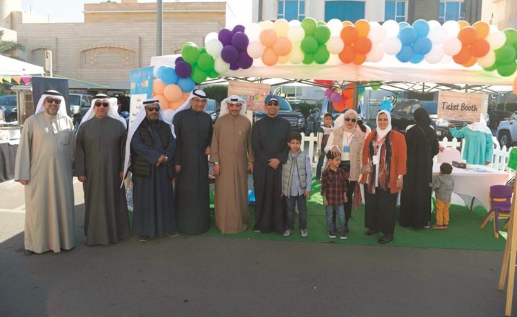 رئيس وأعضاء مجلس الإدارة مع إدارة حضانة بي إي بي﻿
