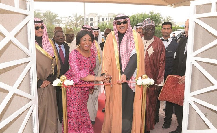 الشيخ صباح الخالد وشيرلي أيوركور يفتتحان المقر﻿