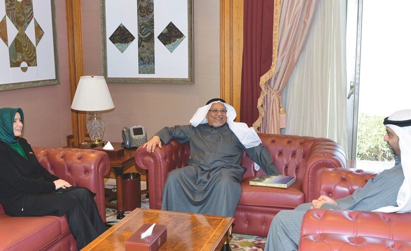  الشيخ علي الجراح مستقبلا السفيرة التركية عايشة هلال كويتاك	﻿