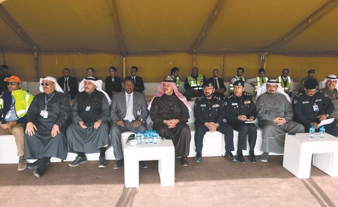 الشيخ سلمان الحمود خلال حضوره فعاليات التمرين﻿
