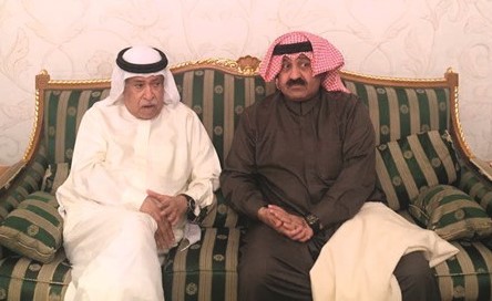 الشيخ أحمد اليوسف مع الشيخ عيسى بن راشد في المنامة أمس﻿