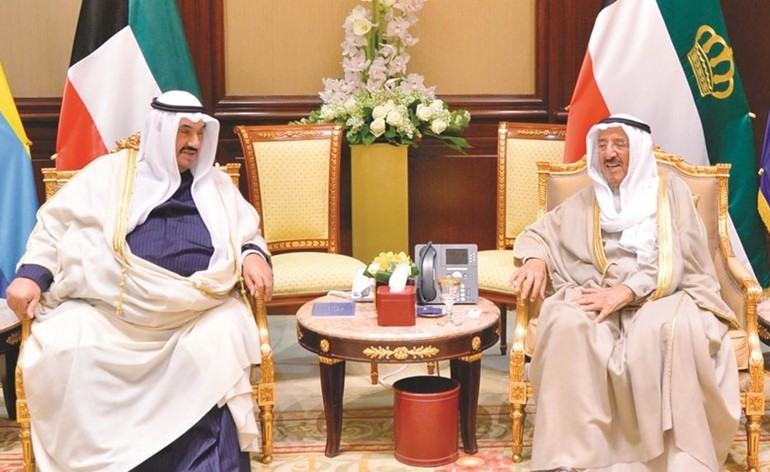 صاحب السمو الأمير الشيخ صباح الأحمد مستقبلا سمو الشيخ ناصر المحمد ﻿