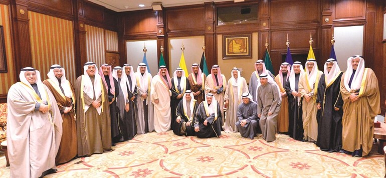  ﻿صاحب السمو الأمير الشيخ صباح الأحمد وسمو ولي العهد الشيخ نواف الأحمد مع الروضان وفليطح واليوسف ورؤساء الأندية﻿
