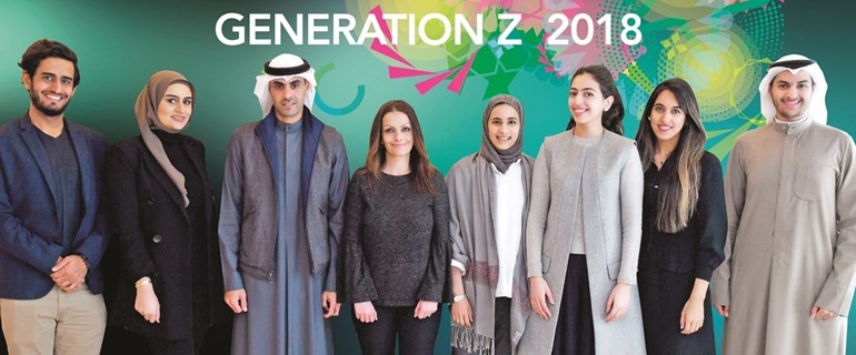نائب رئيس مجلس الإدارة بدر ناصر الخرافي مع المواهب الوطنية الشابة الذين تم اختيارهم في برنامج جيل Z﻿