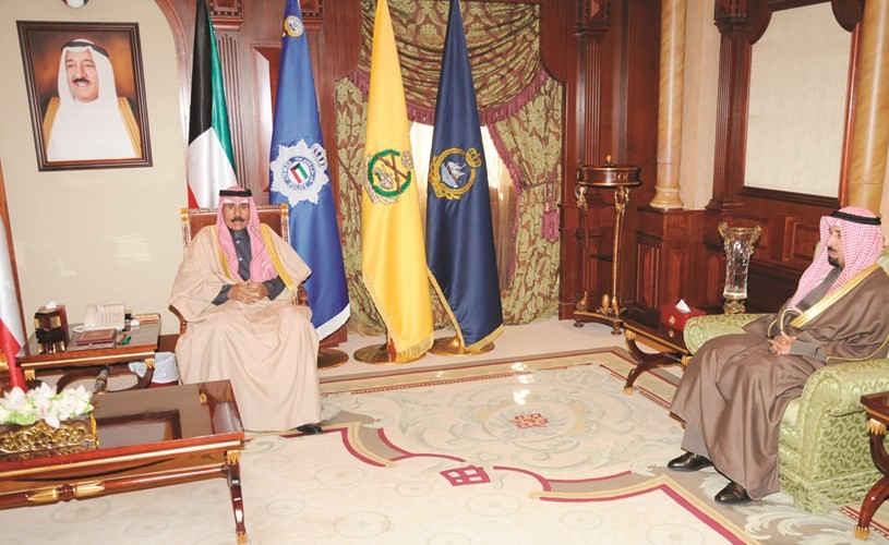 سمو ولي العهد الشيخ نواف الأحمد مستقبلا الشيخ علي الجابر﻿