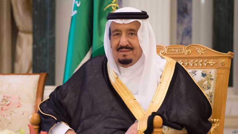 #الأمير يتسلم دعوة خادم الحرمين لحضور ختام مهرجان الملك عبدالعزيز للإبل