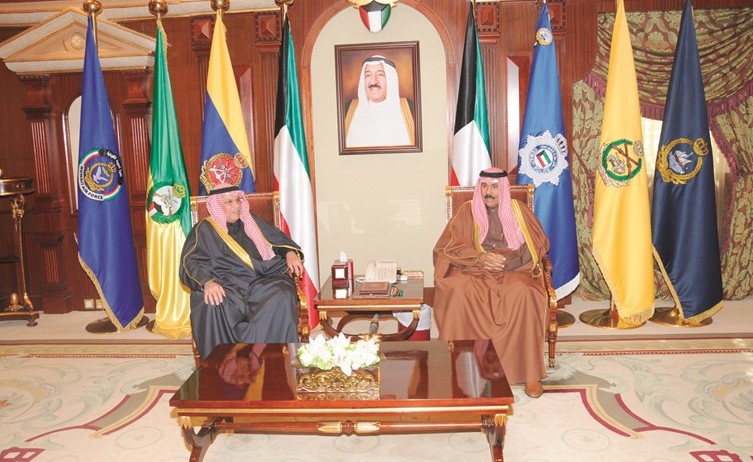 سمو ولي العهد الشيخ نواف الأحمد مستقبلا الشيخ خالد الجراح﻿