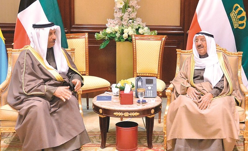 صاحب السمو الأمير الشيخ صباح الأحمد مستقبلا سمو الشيخ جابر المبارك ﻿