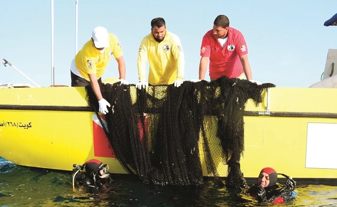 فريق الغوص يؤكد أهمية إبراز الدور الريادي للكويت في المجال البيئي