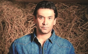 كريم عبدالعزيز﻿