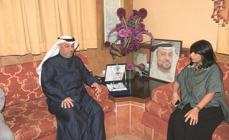 جانب من اللقاء بين د.يوسف الزلزلةود.فاطمة العسومي-(محمد هنداوي)﻿